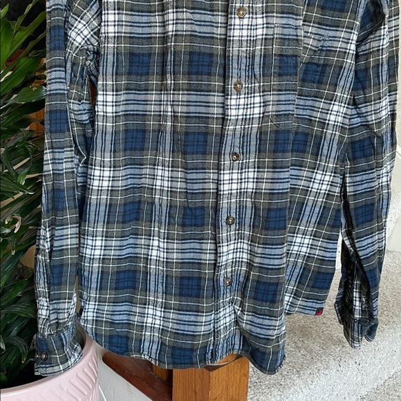 Woolrich Men's Navy and White Plaid Shirt - Picture 3 of 9